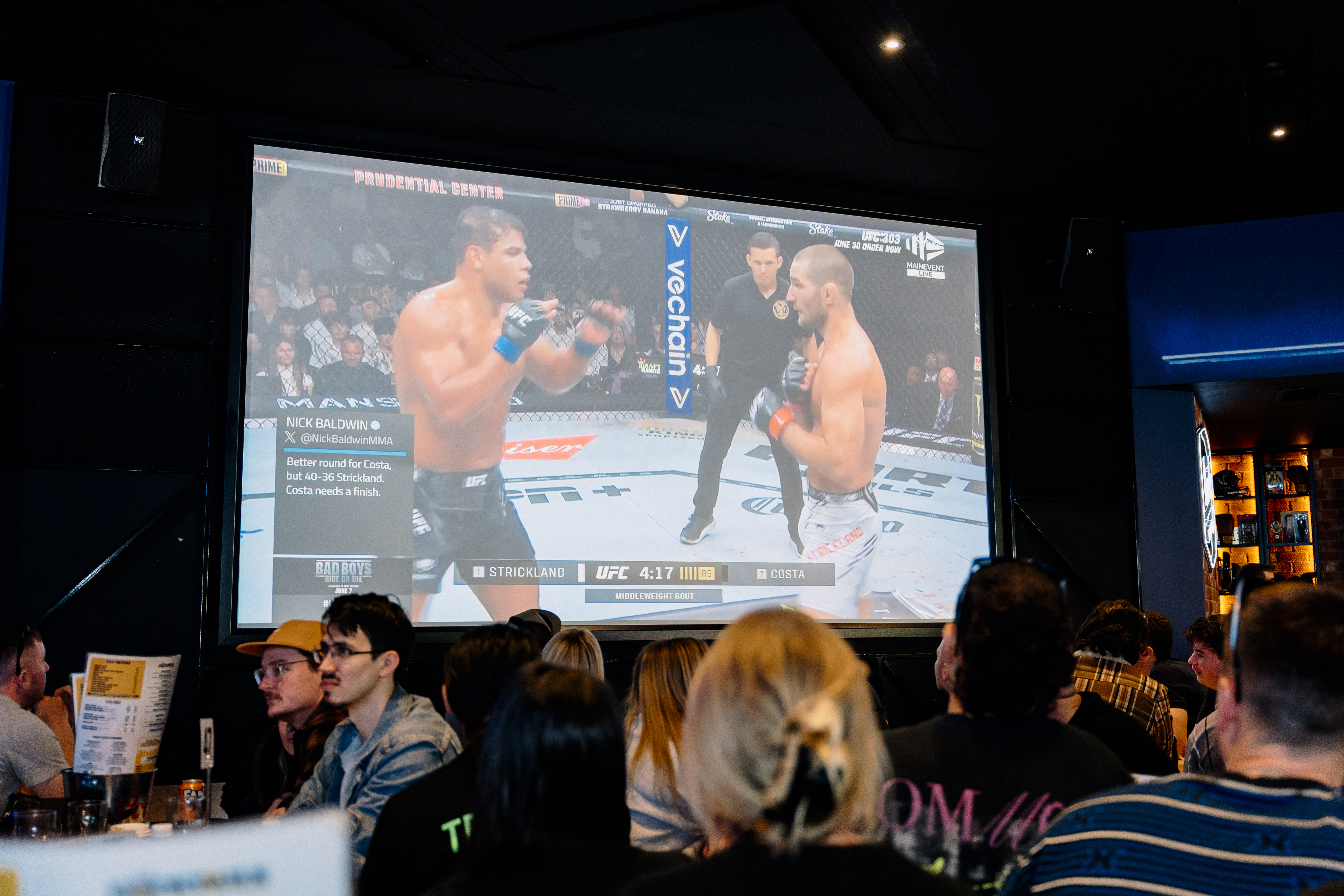 Hella big moment, hella big screens.